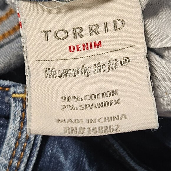 Torrid Boyfriend Jeans Womens Size 12 Mid Rise Medium Wash Ripped Denim Pants - Picture 8 of 8